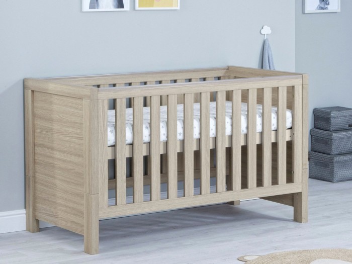 Babymore Luno Cot Bed – Oak